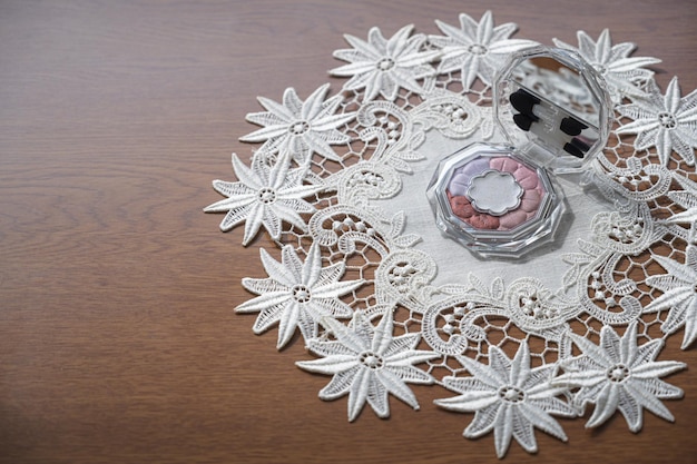 Вышитая салфетка крупным планом